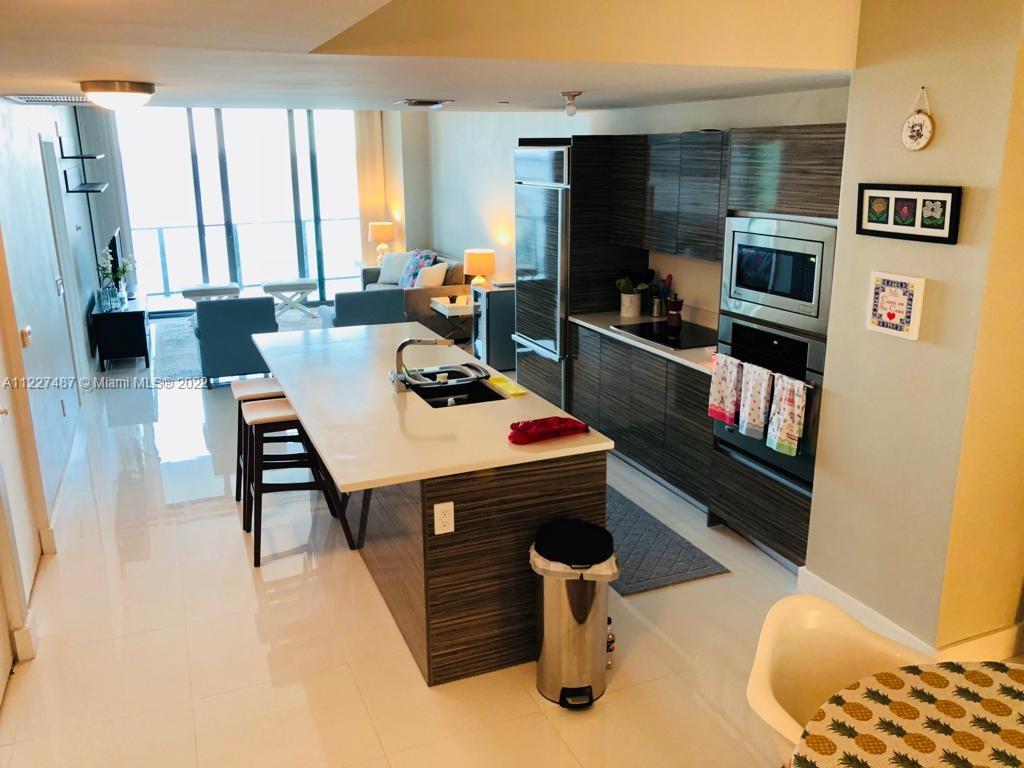 460 NE 28th St Unit: 605