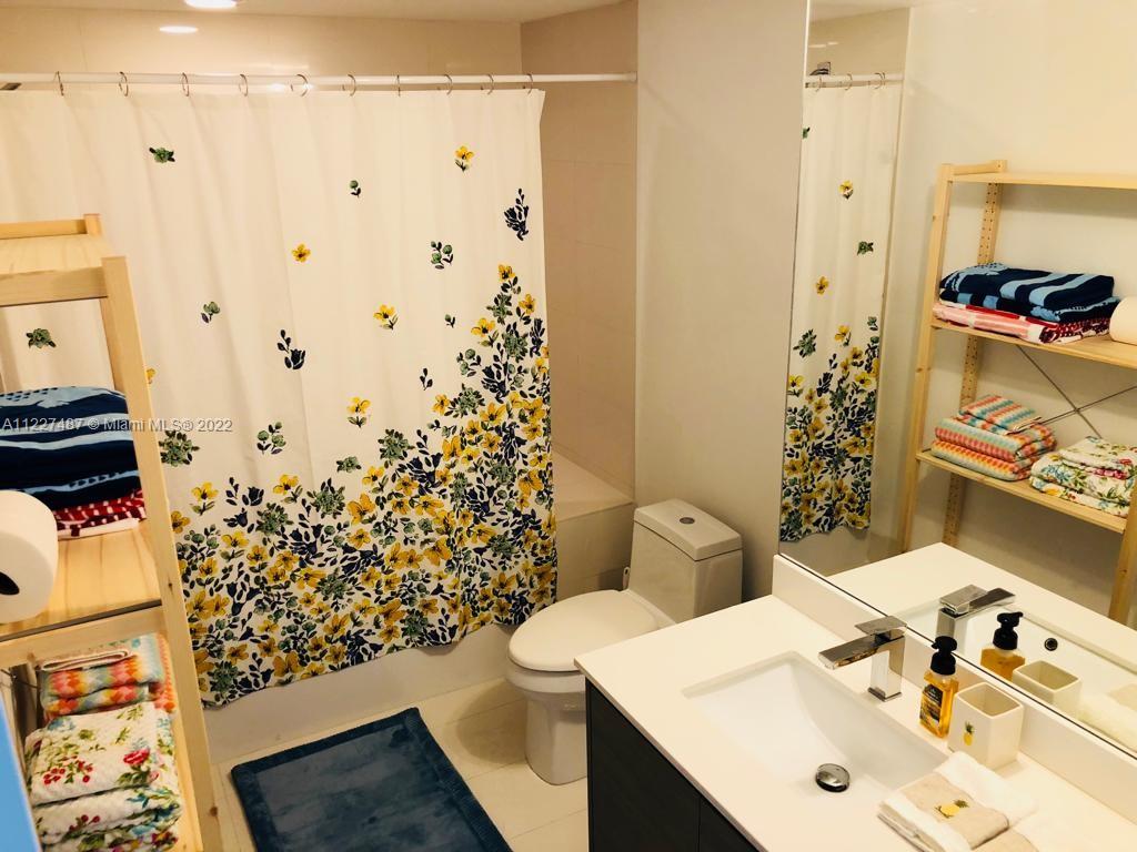 460 NE 28th St Unit: 605