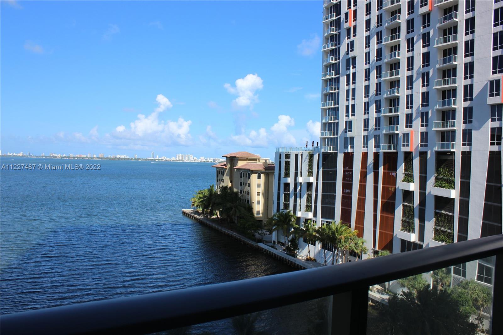 460 NE 28th St Unit: 605