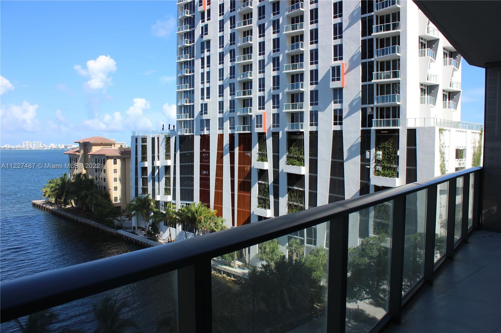 460 NE 28th St Unit: 605