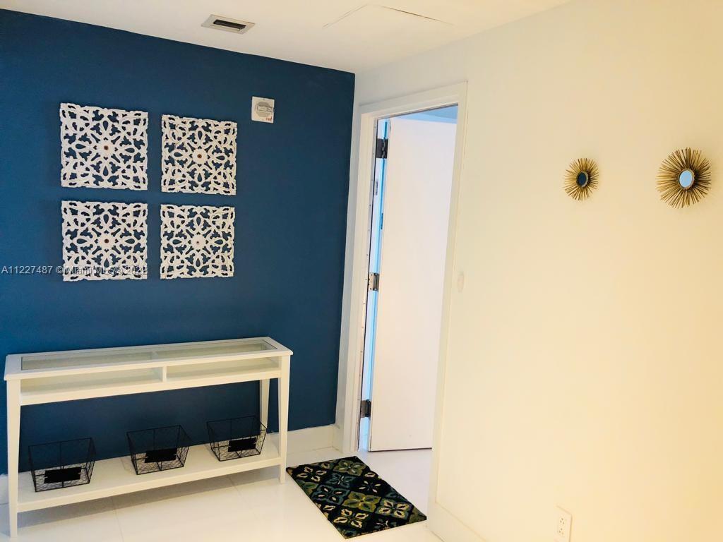 460 NE 28th St Unit: 605