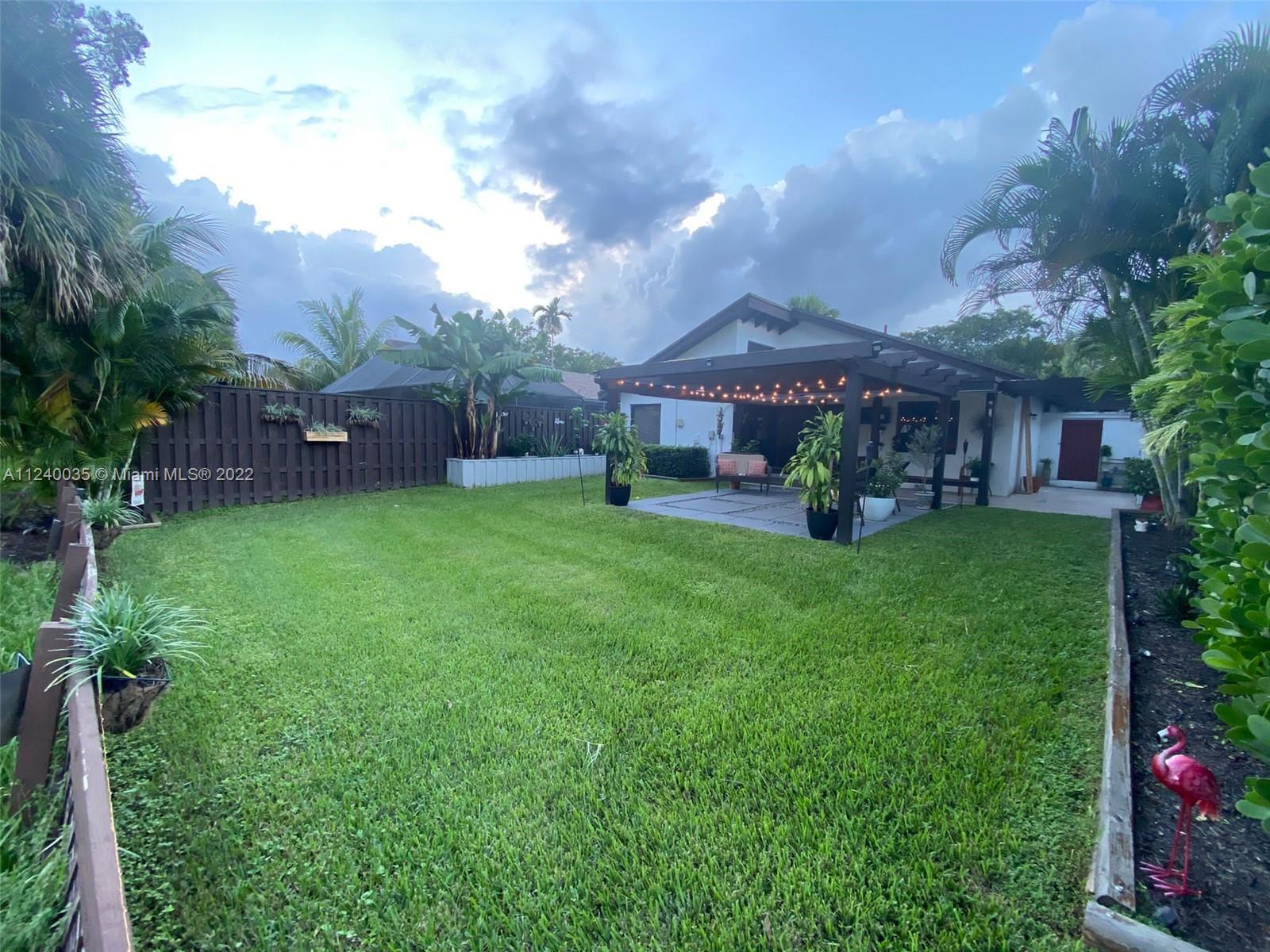 1421 E Sandpiper Cir