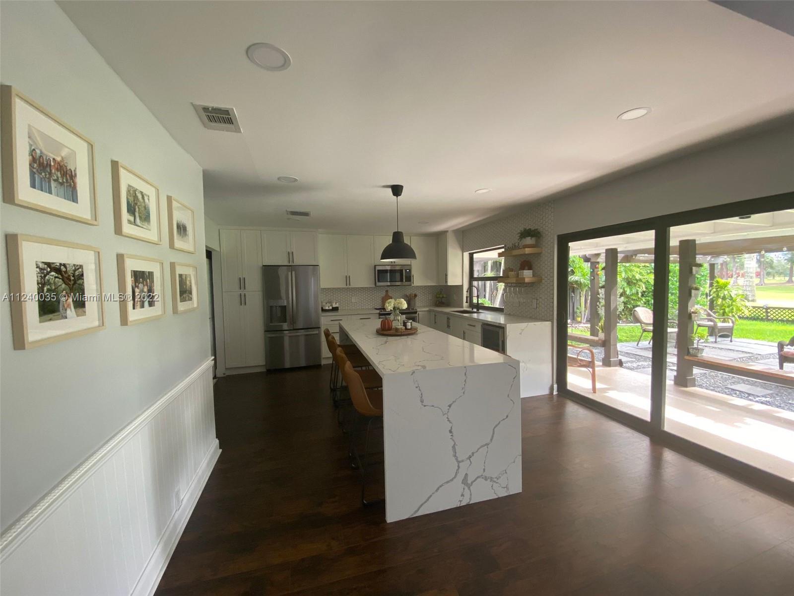 1421 E Sandpiper Cir