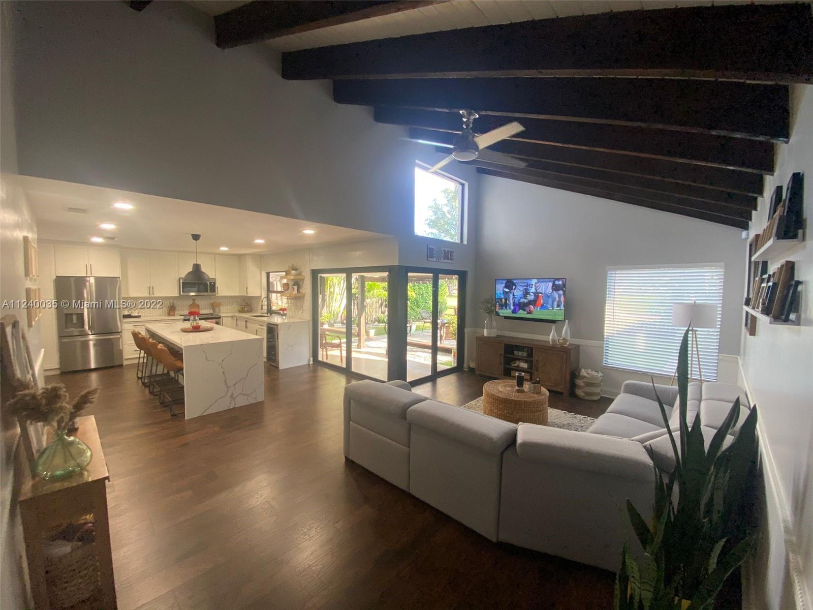 1421 E Sandpiper Cir