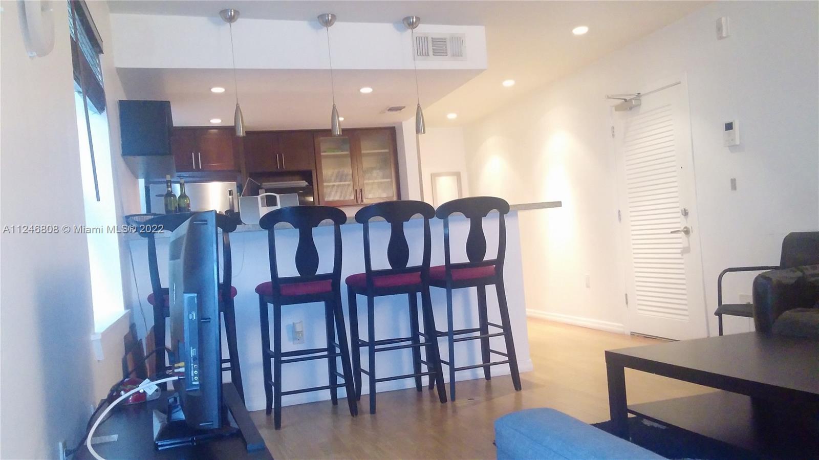 1308 DREXEL AV Unit: 211