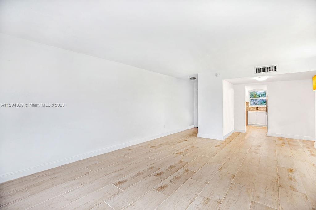 3770 NE 171st St Unit: 301