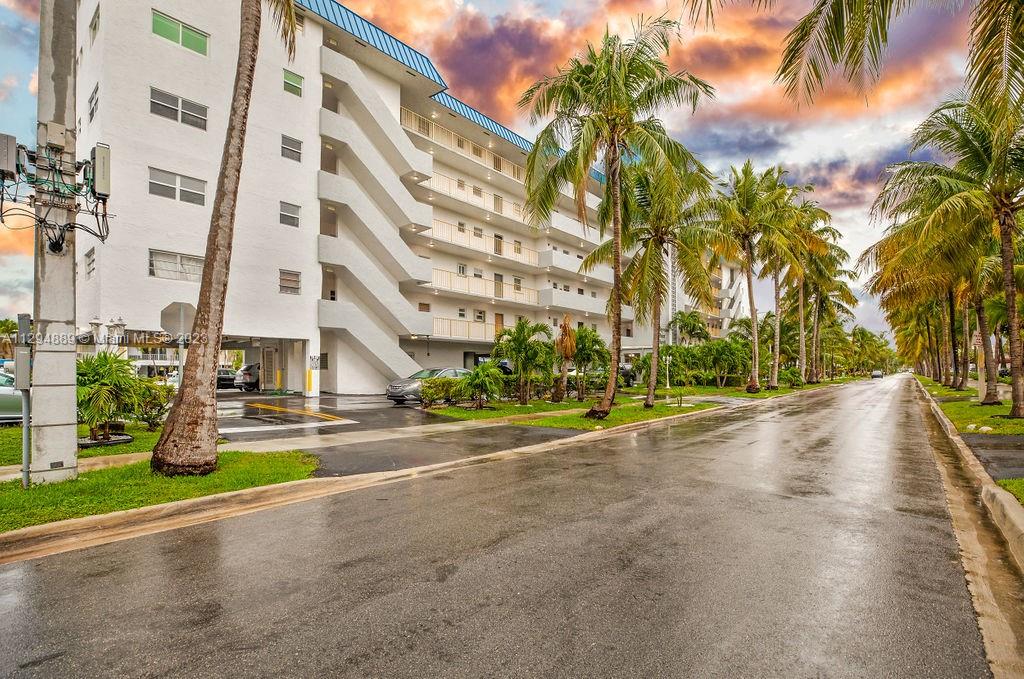 3770 NE 171st St Unit: 301