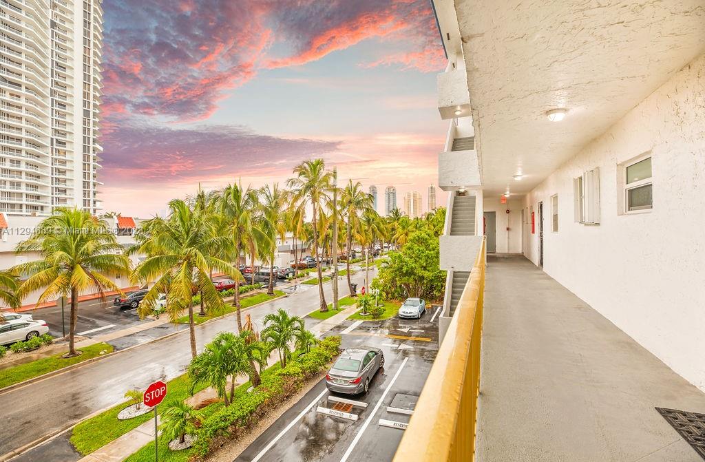 3770 NE 171st St Unit: 301