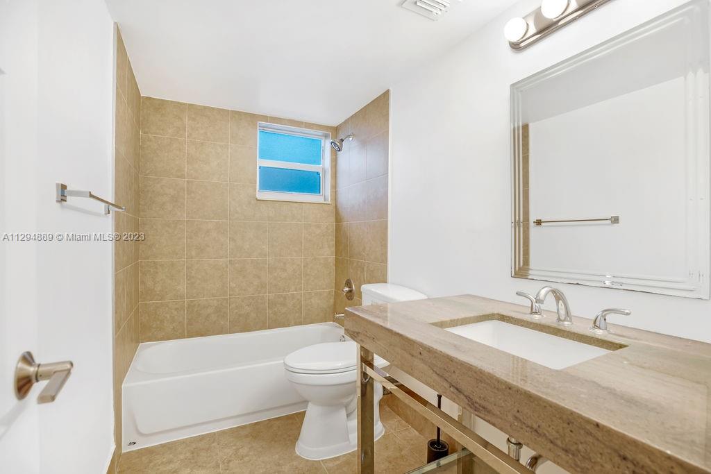 3770 NE 171st St Unit: 301