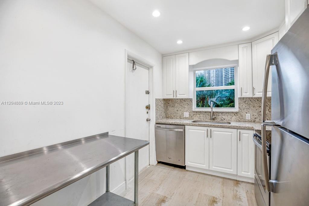 3770 NE 171st St Unit: 301