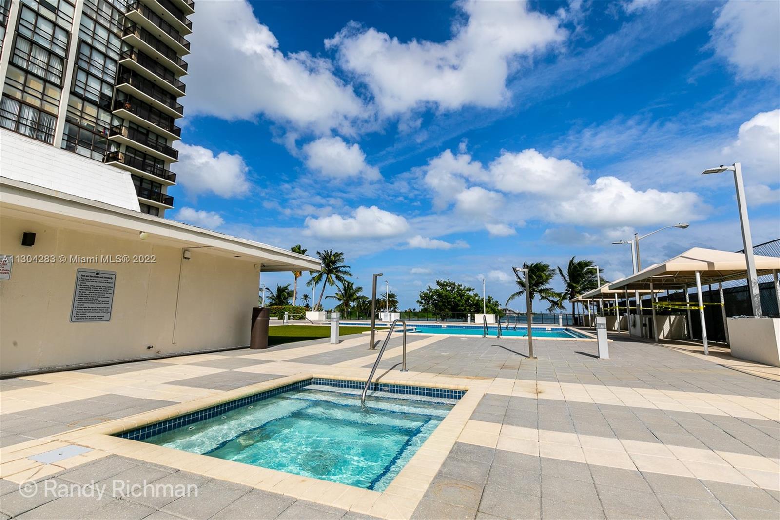 600 NE 36th St Unit: 620