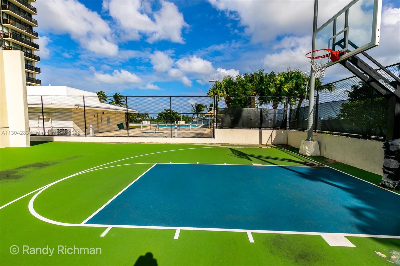 600 NE 36th St Unit: 620