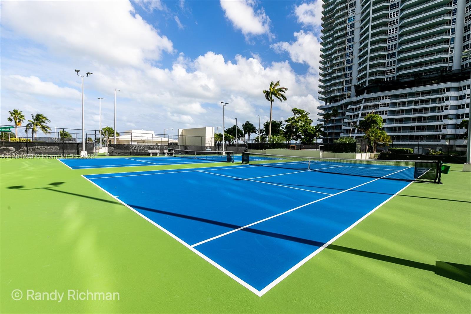 600 NE 36th St Unit: 620