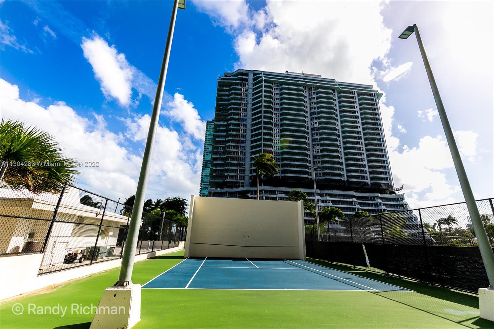 600 NE 36th St Unit: 620