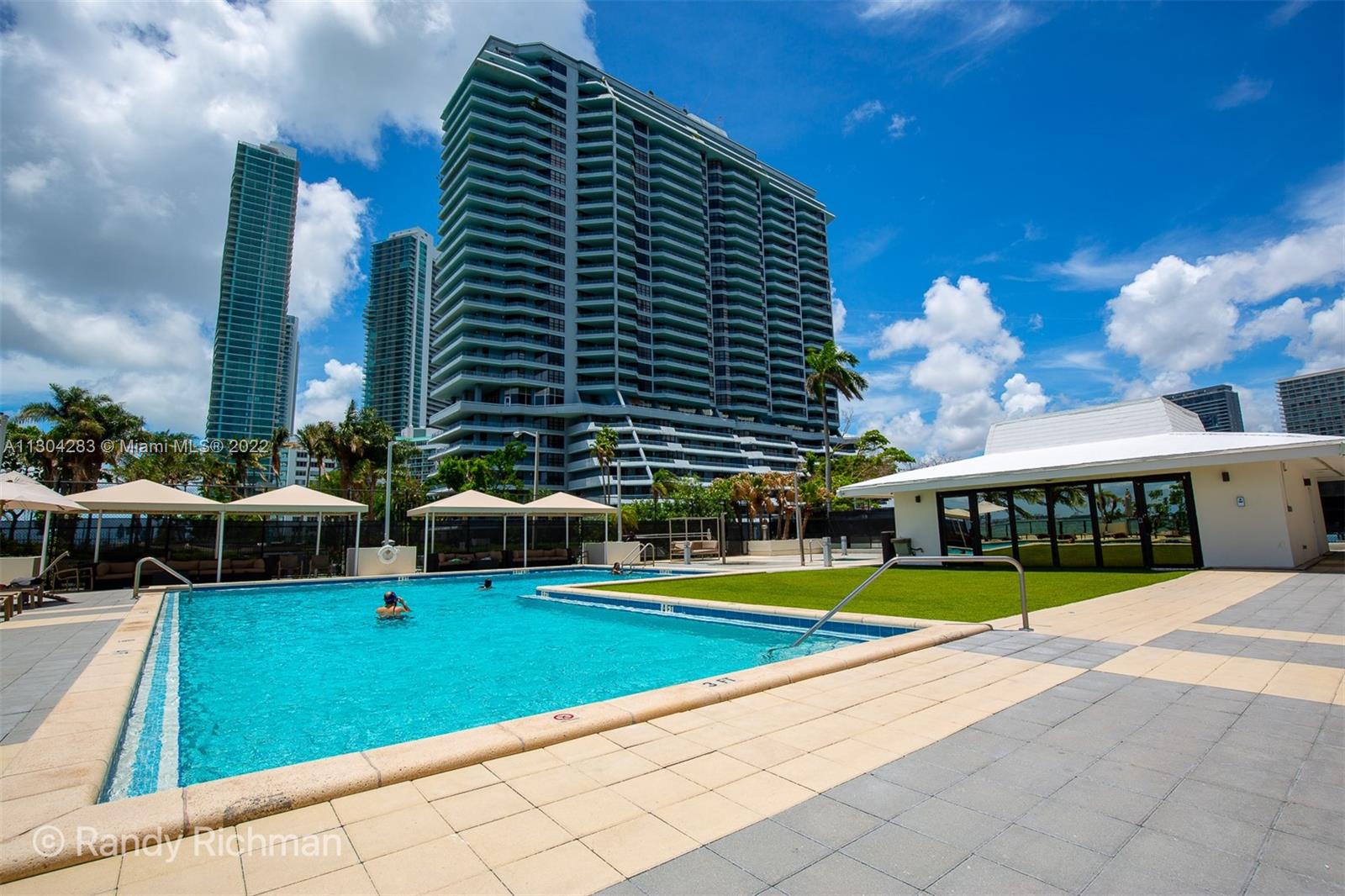 600 NE 36th St Unit: 620