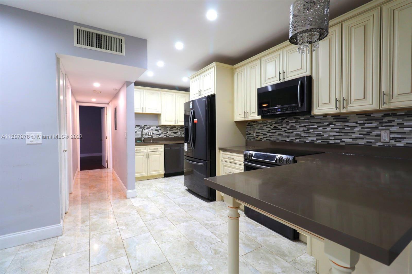 3550 NW 8th Ave Unit: 104