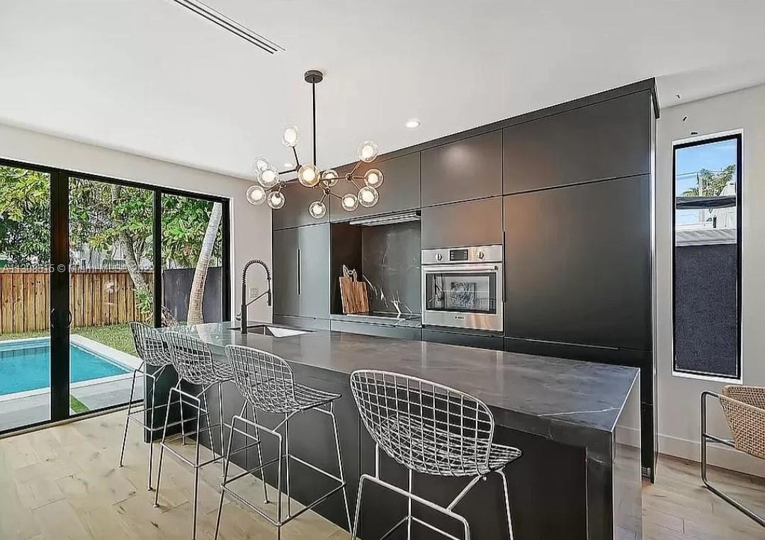 58 NW 52nd St