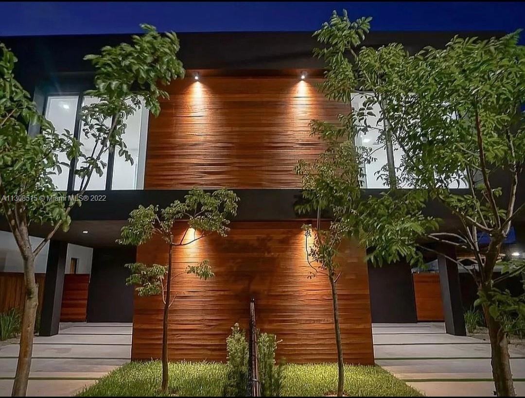 58 NW 52nd St