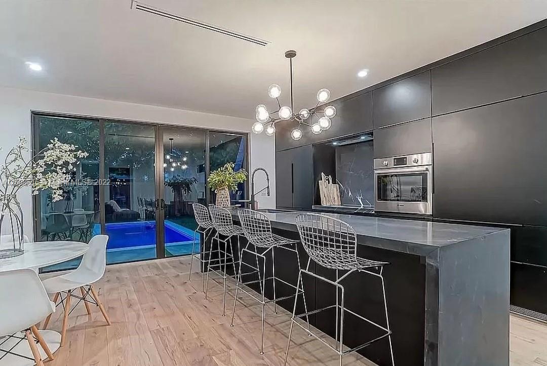 58 NW 52nd St