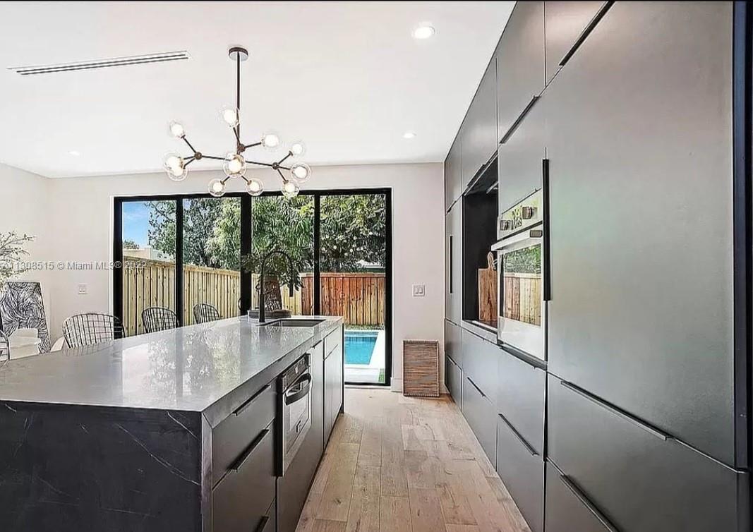 58 NW 52nd St