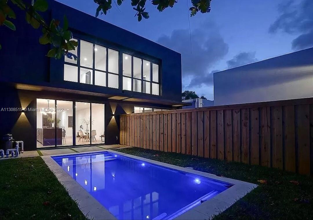 58 NW 52nd St
