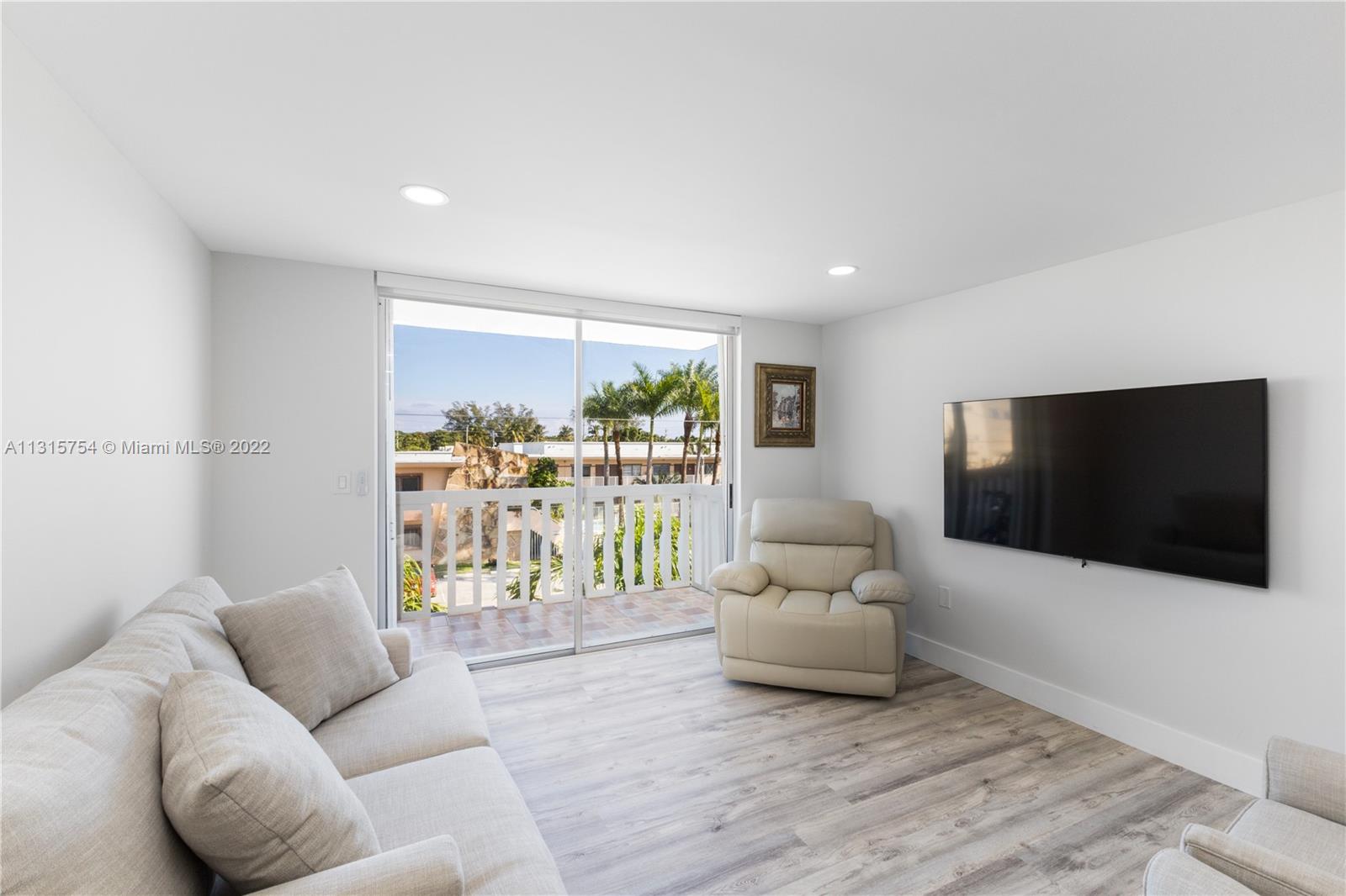 8530 Byron Ave Unit: 307