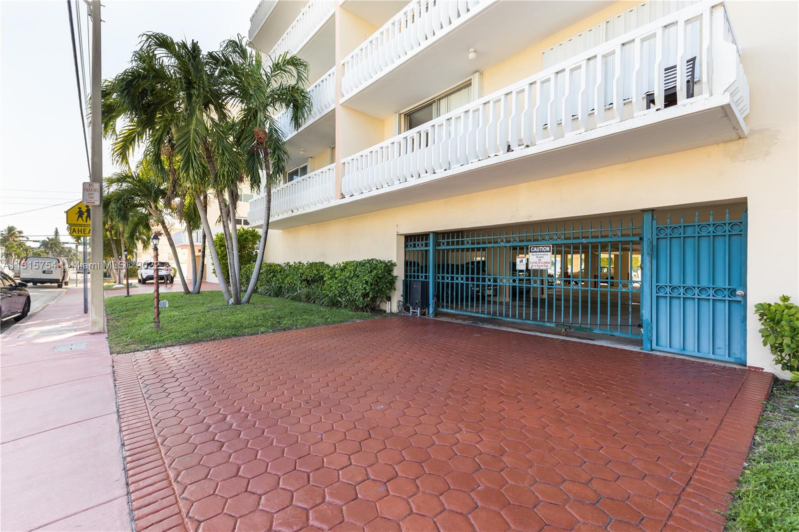 8530 Byron Ave Unit: 307