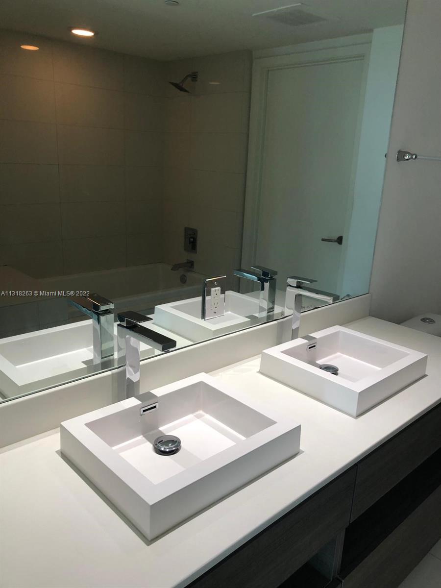 1100 S Miami Ave Unit: 2702