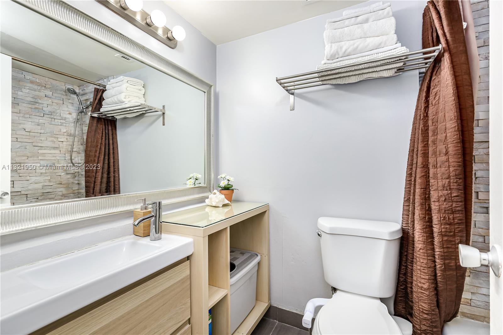 7441 Wayne Ave Unit: 7D