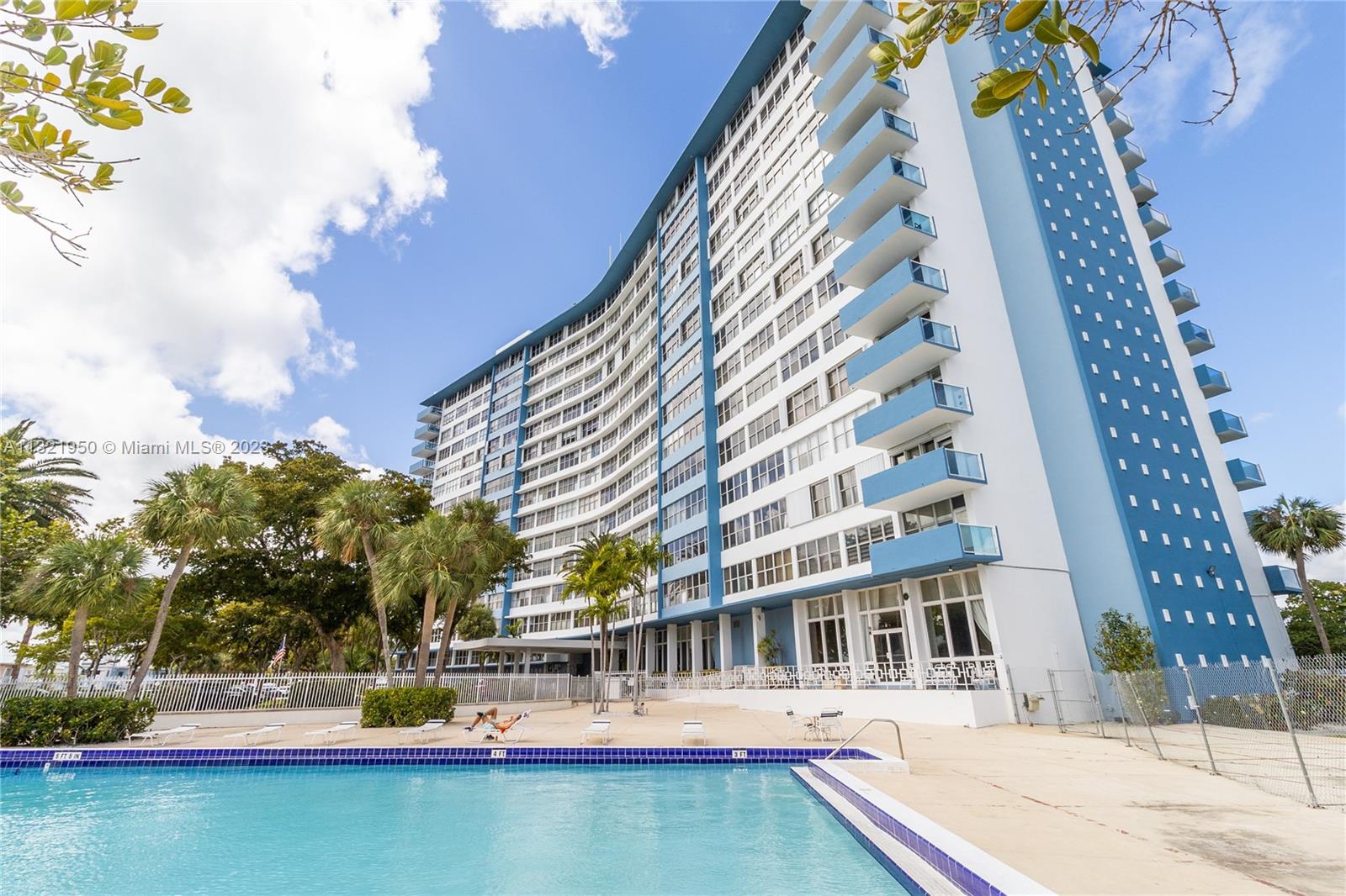7441 Wayne Ave Unit: 7D
