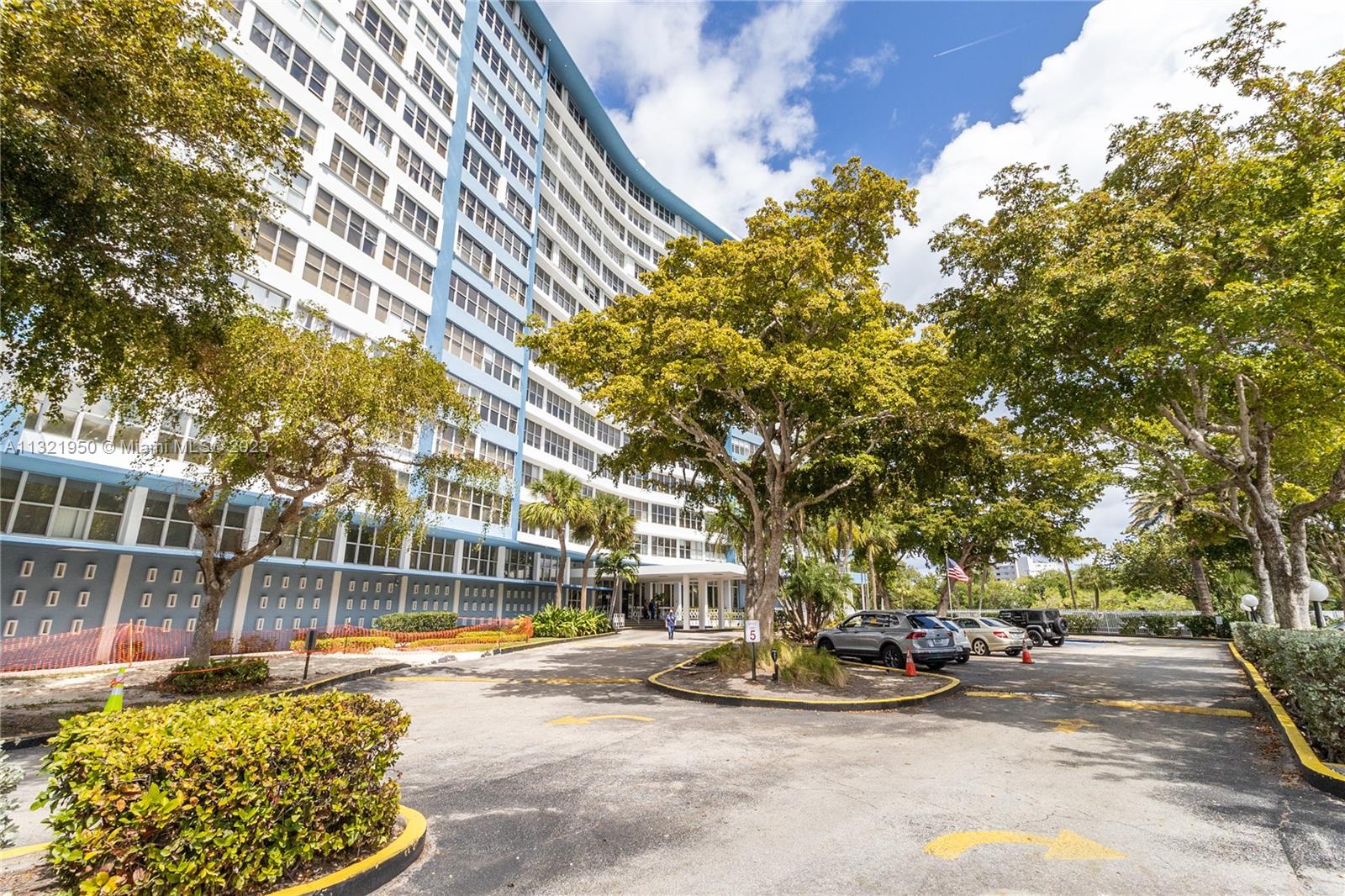 7441 Wayne Ave Unit: 7D