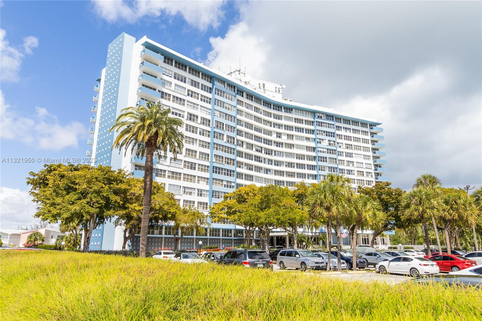 7441 Wayne Ave Unit: 7D