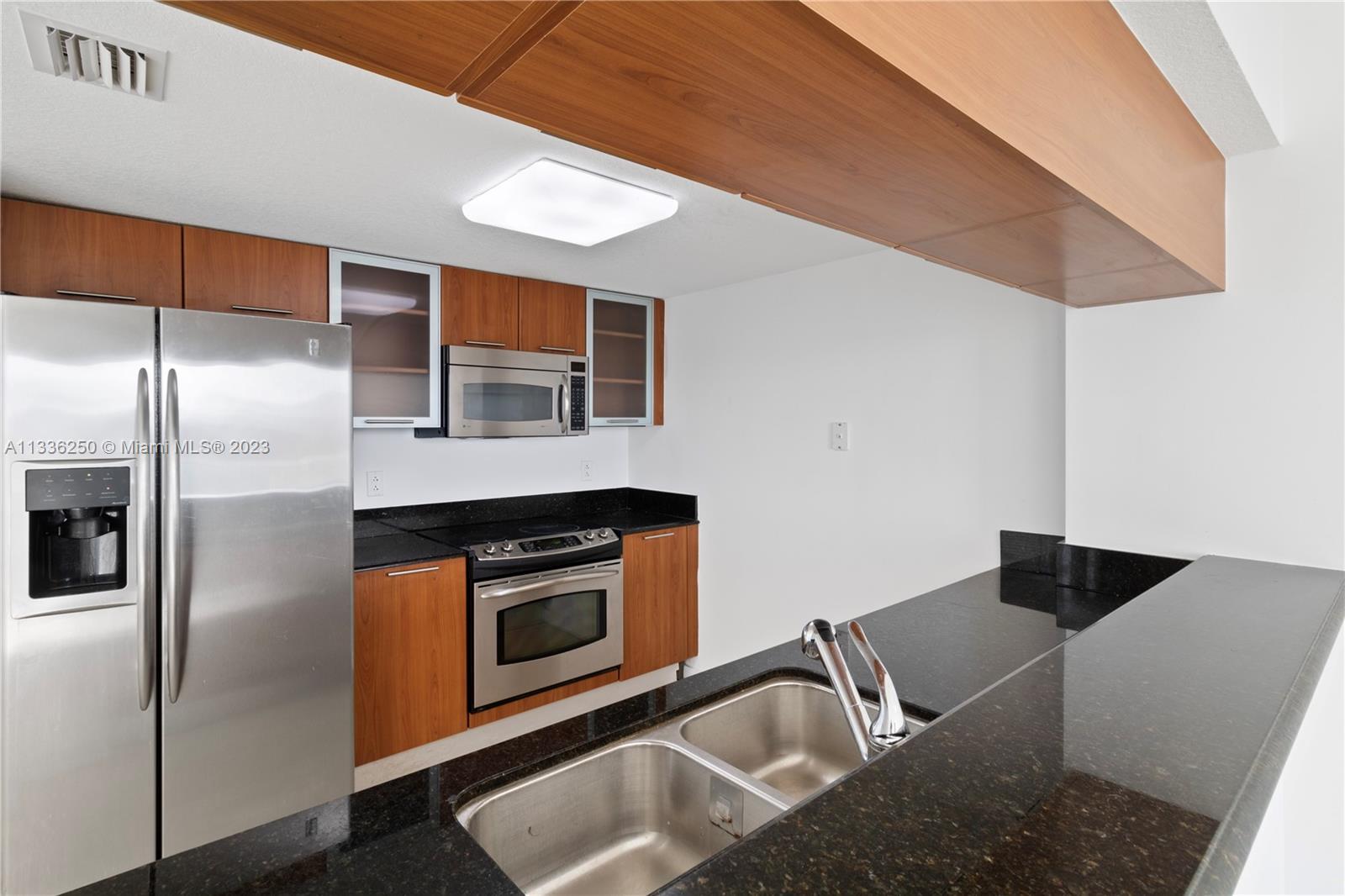 1800 N Bayshore Dr Unit: 2006