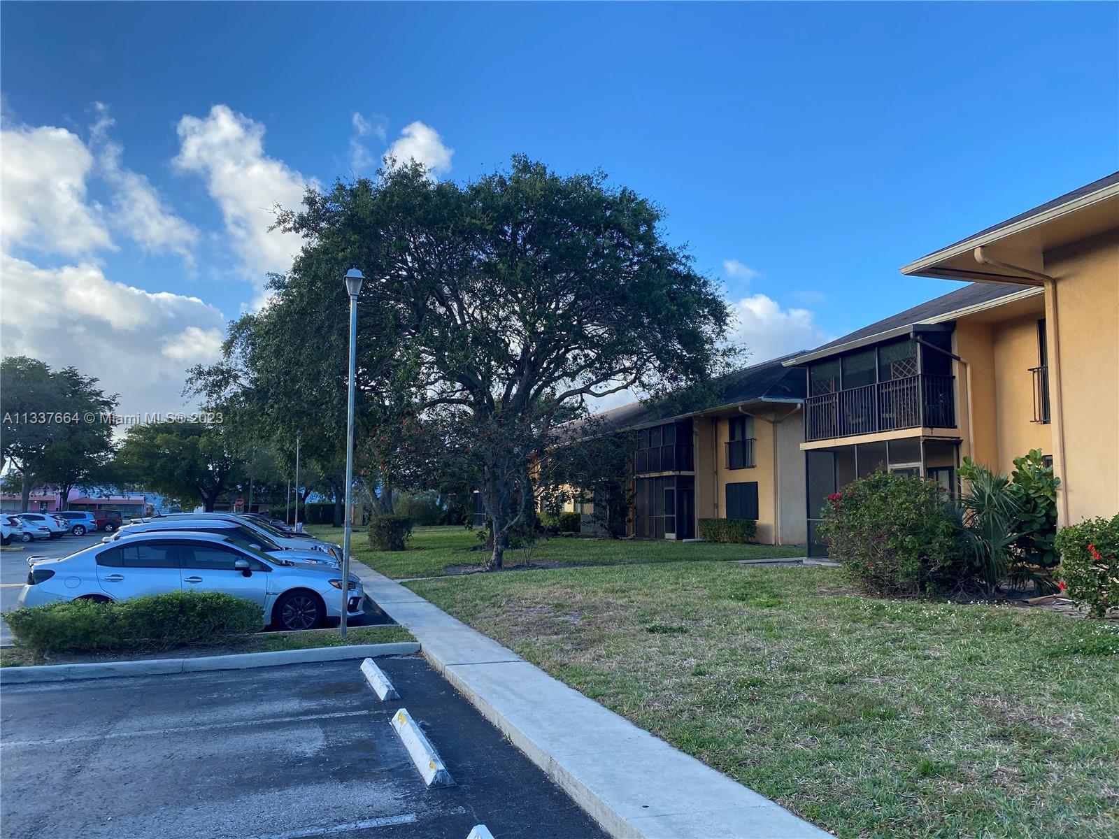 5821 Washington St Unit: 25