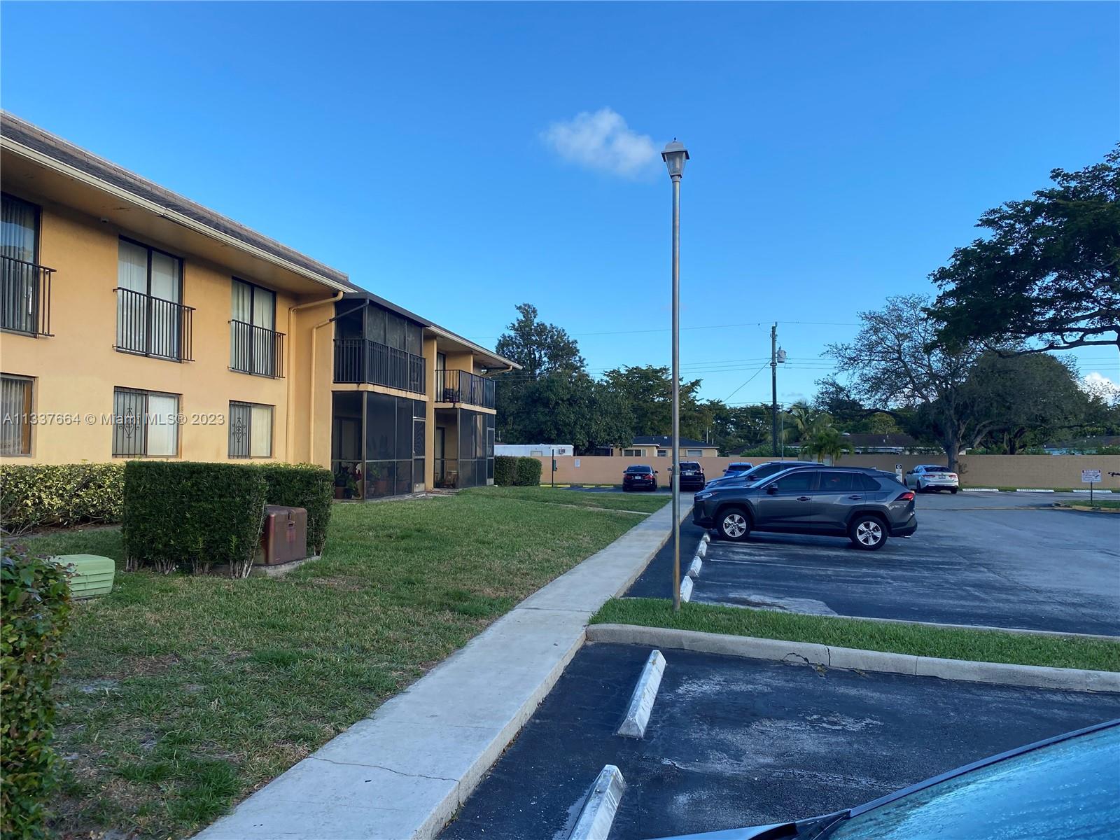 5821 Washington St Unit: 25