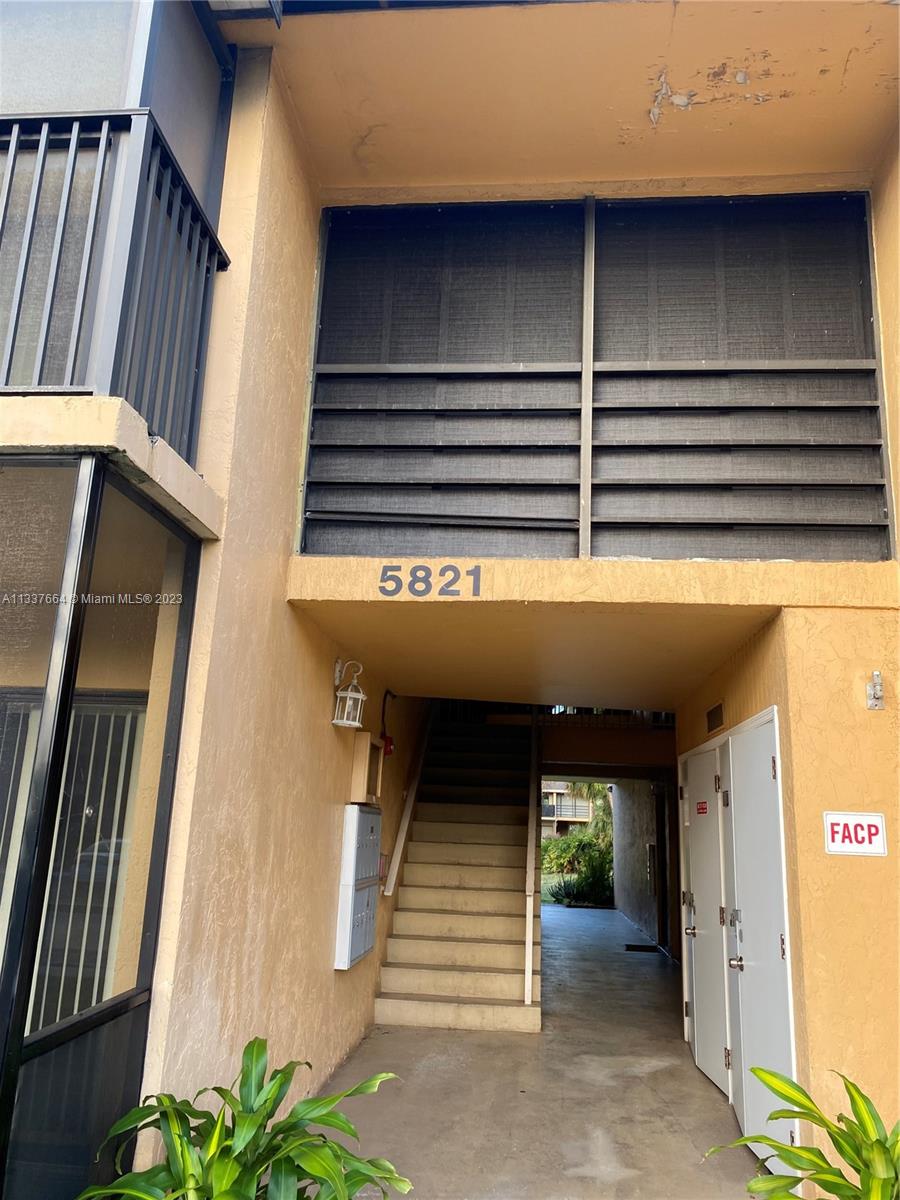 5821 Washington St Unit: 25
