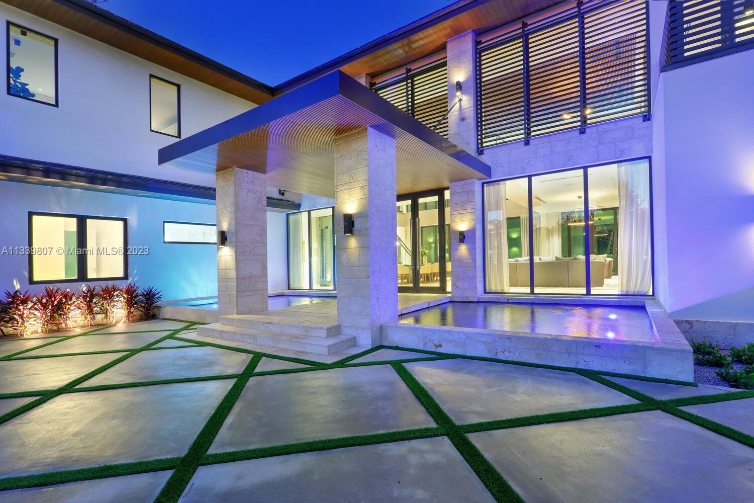 8825 SW 64 Ct