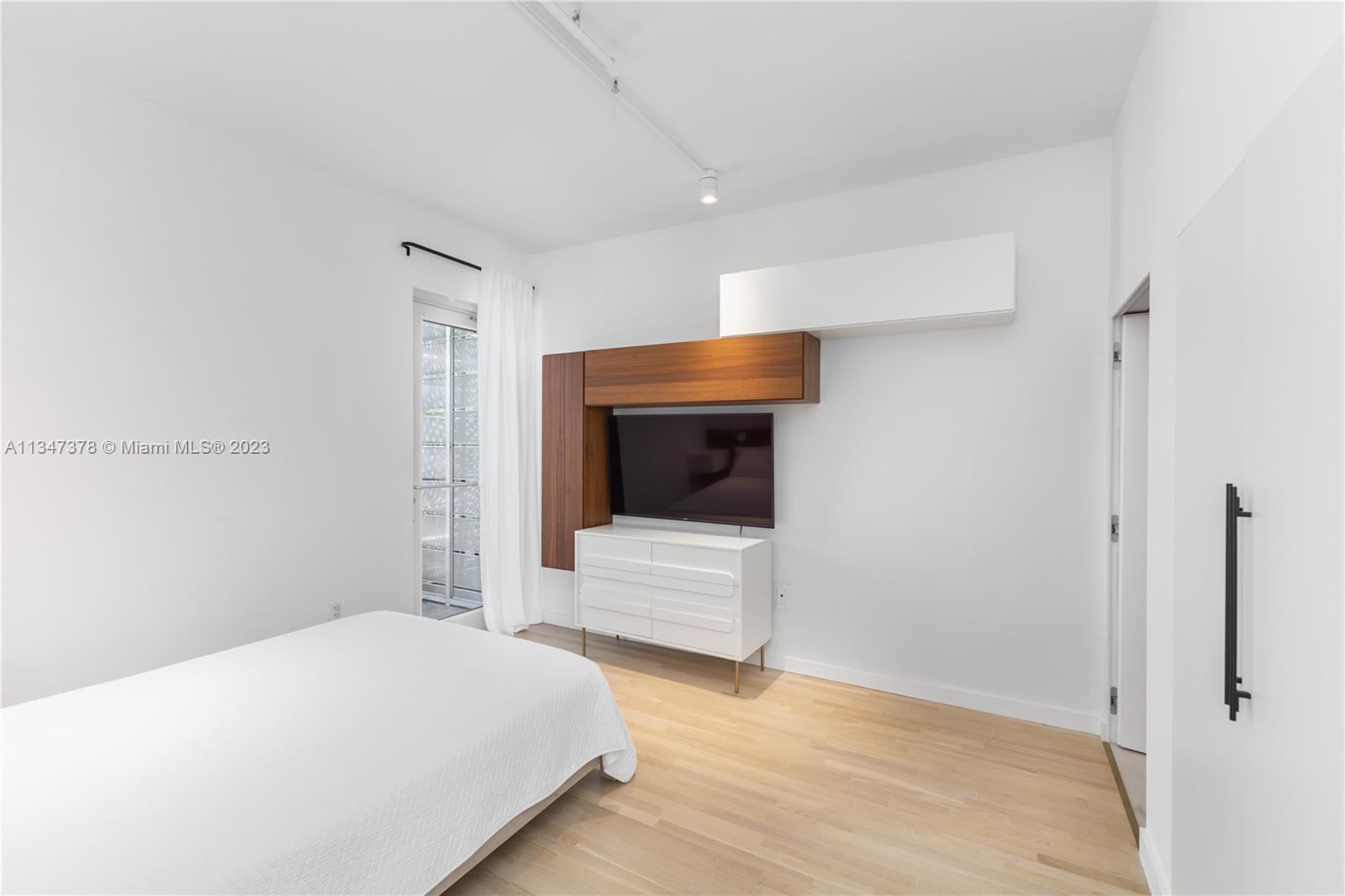 1700 Meridian Ave Unit: 406