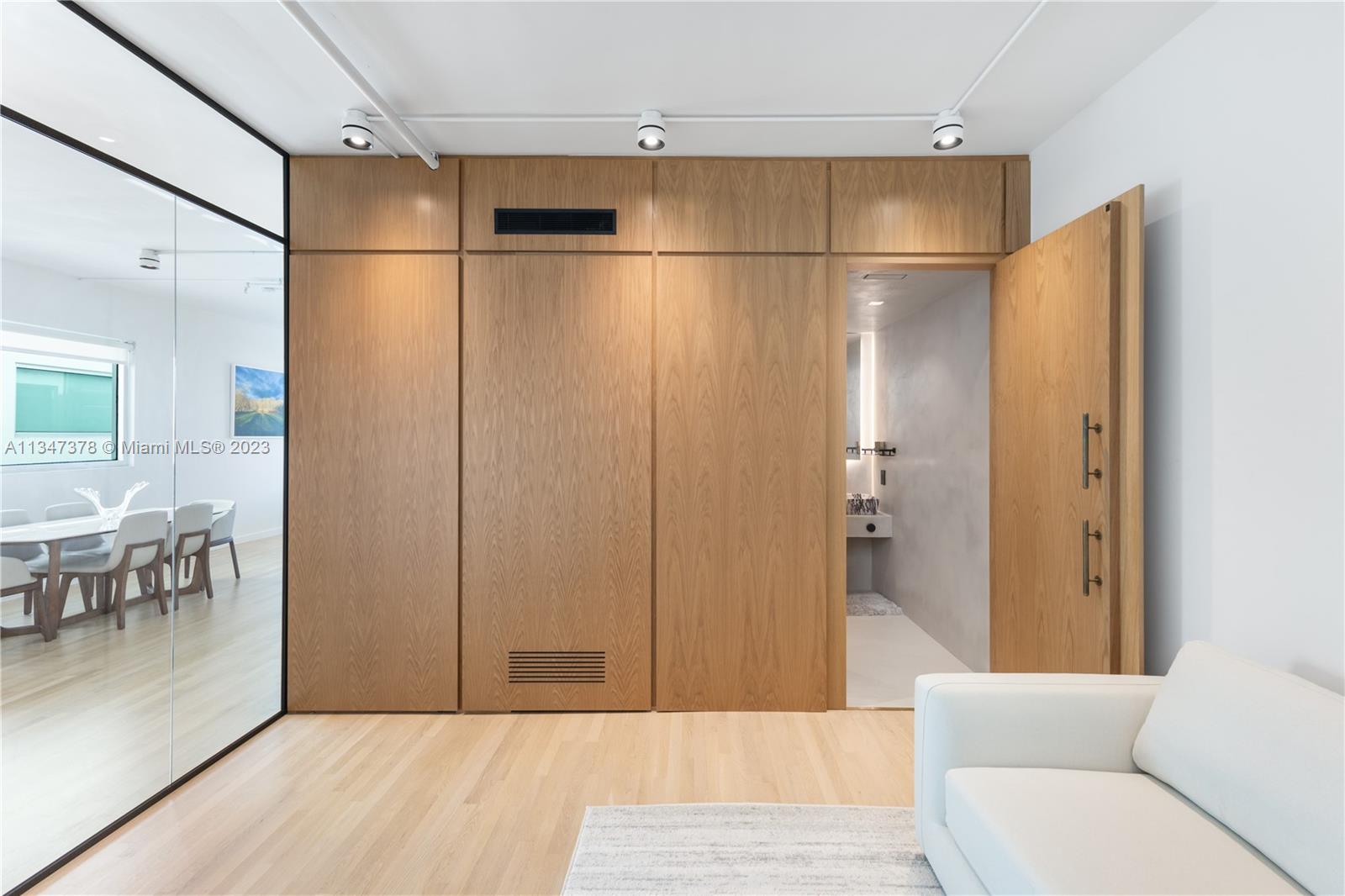 1700 Meridian Ave Unit: 406