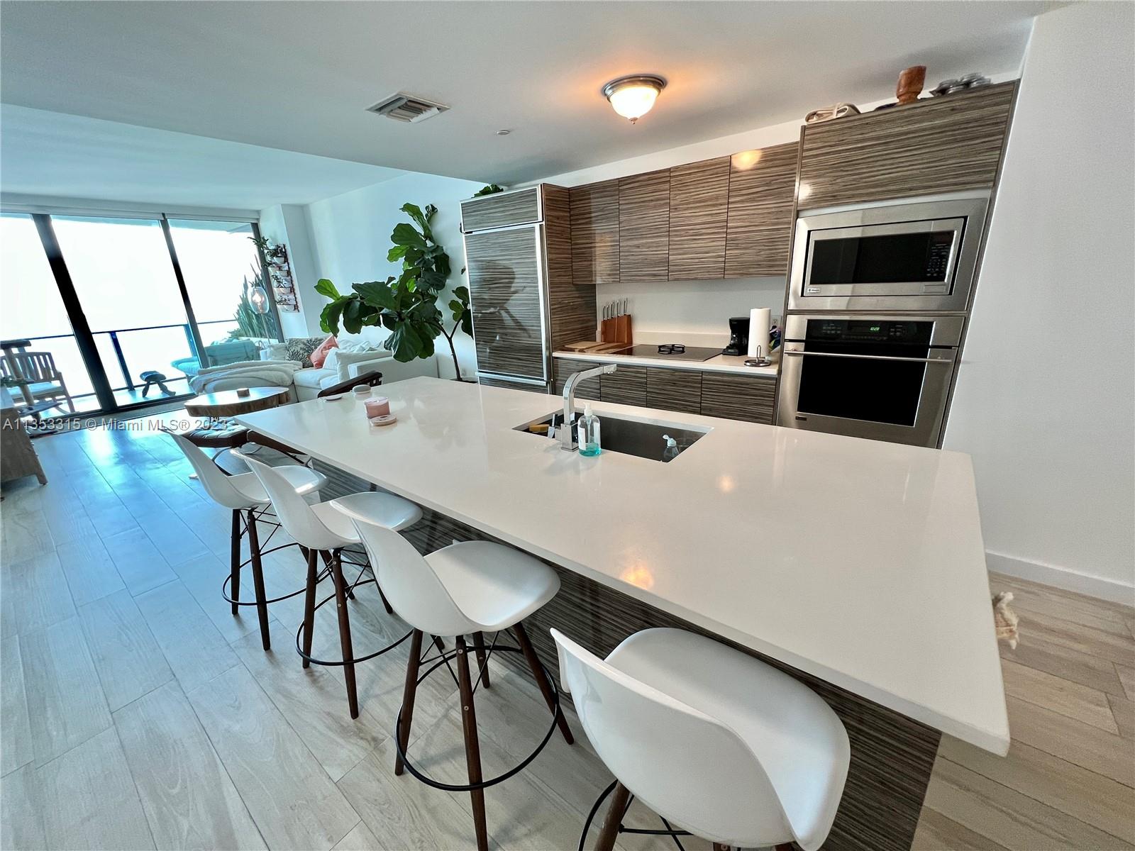 460 NE 28th St Unit: 3405