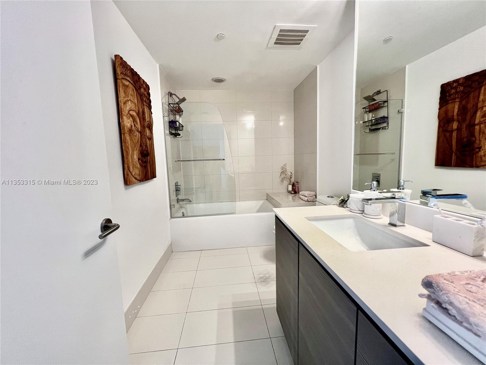 460 NE 28th St Unit: 3405