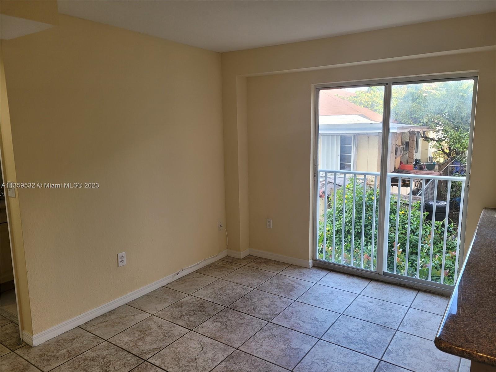 520 SW 5th St Unit: 303