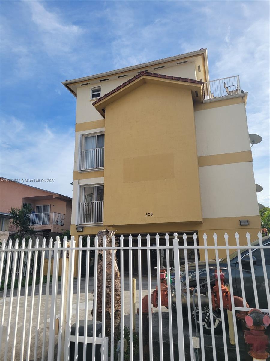 520 SW 5th St Unit: 303