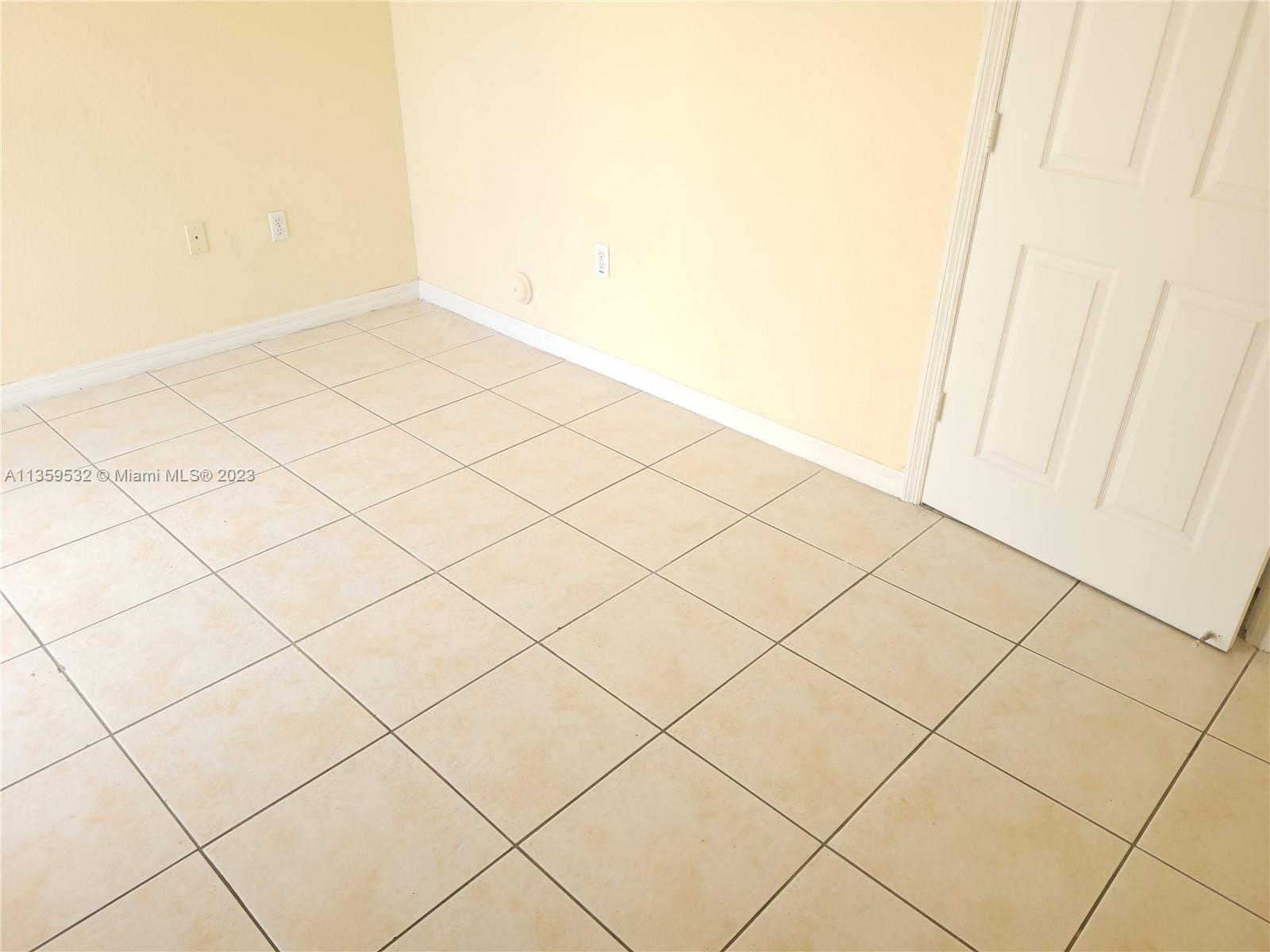 520 SW 5th St Unit: 303