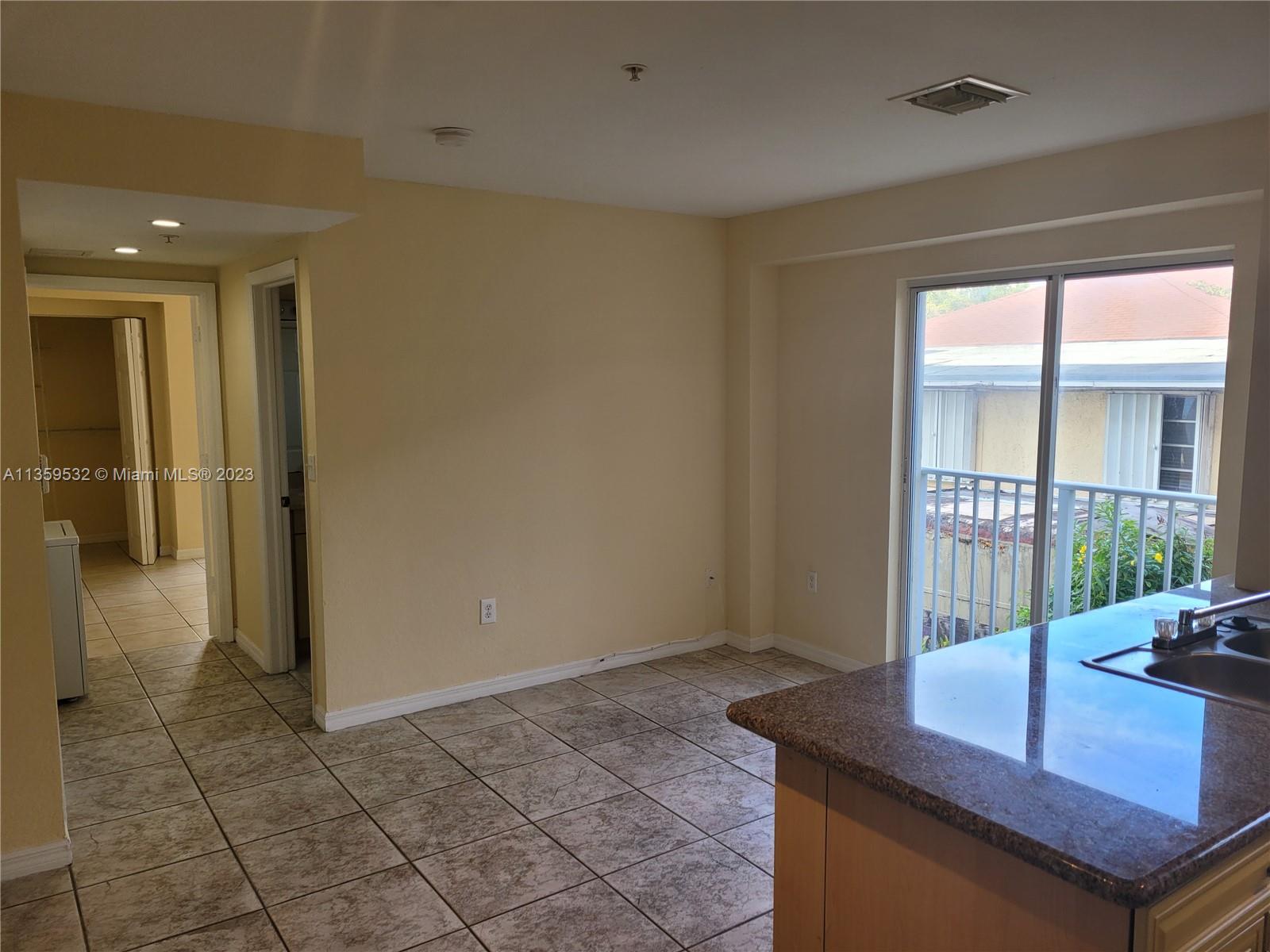 520 SW 5th St Unit: 303