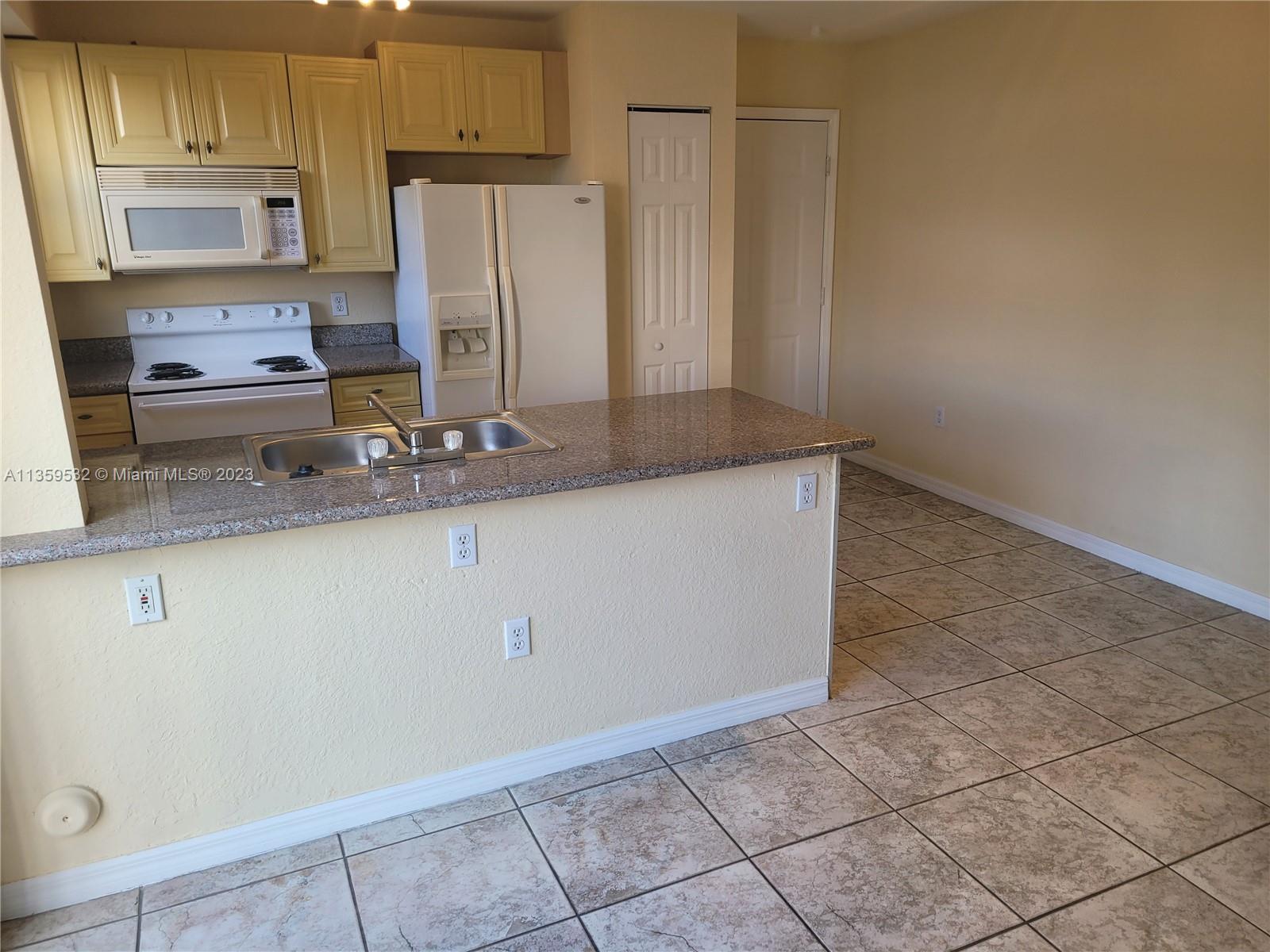 520 SW 5th St Unit: 303