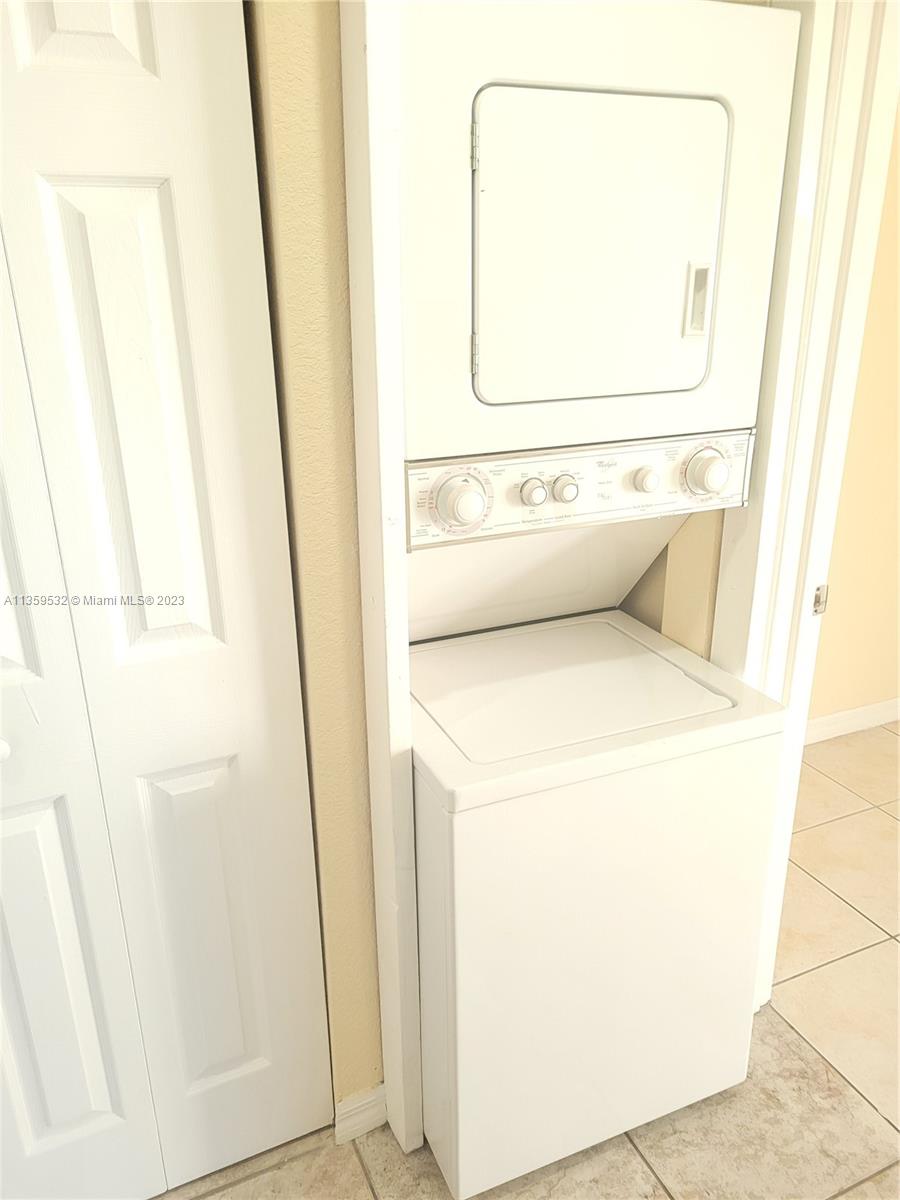520 SW 5th St Unit: 303