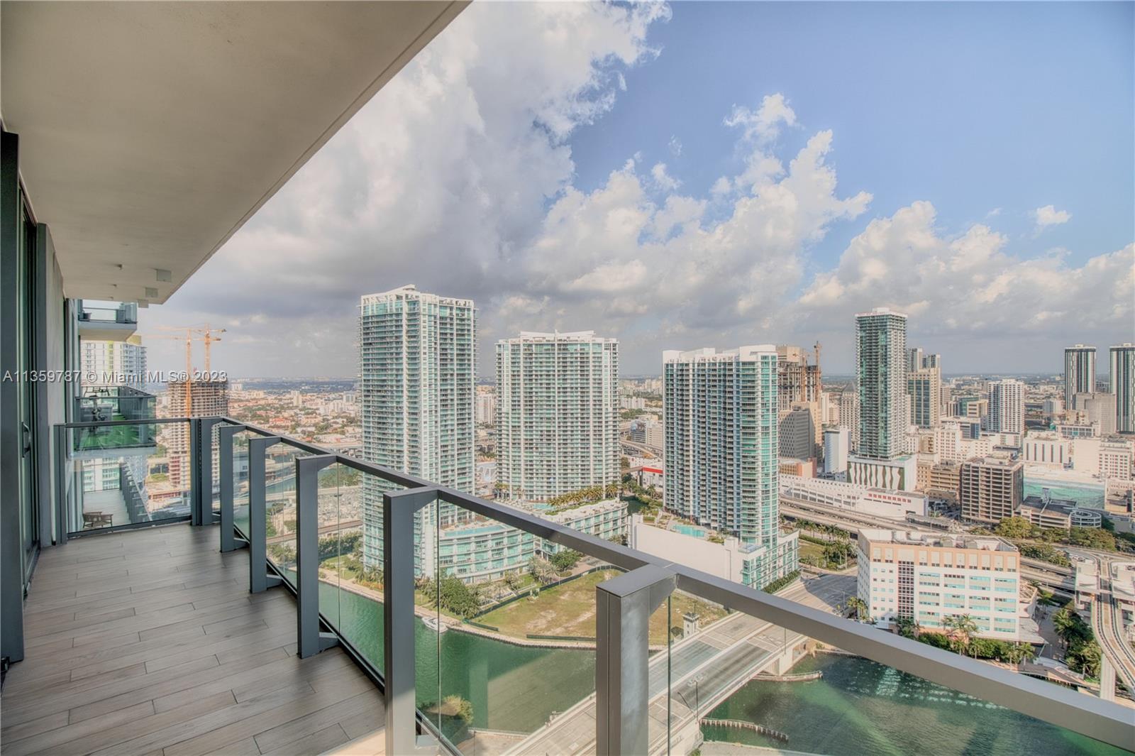 68 SE 6th St Unit: 3311