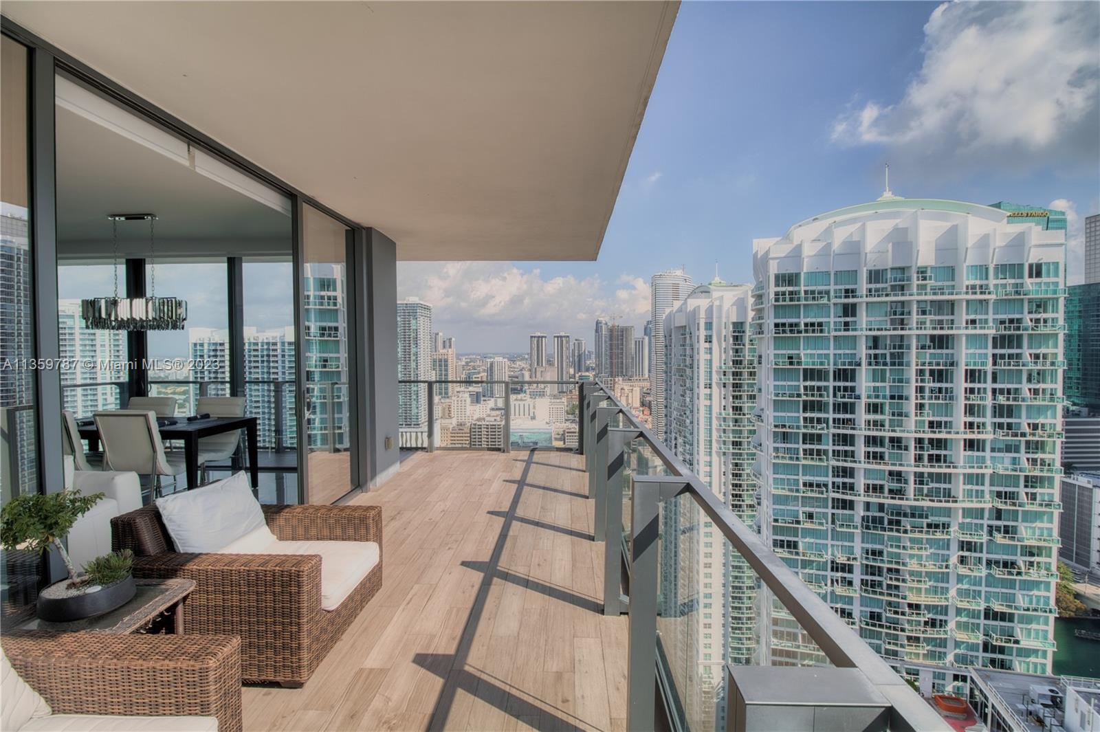 68 SE 6th St Unit: 3311