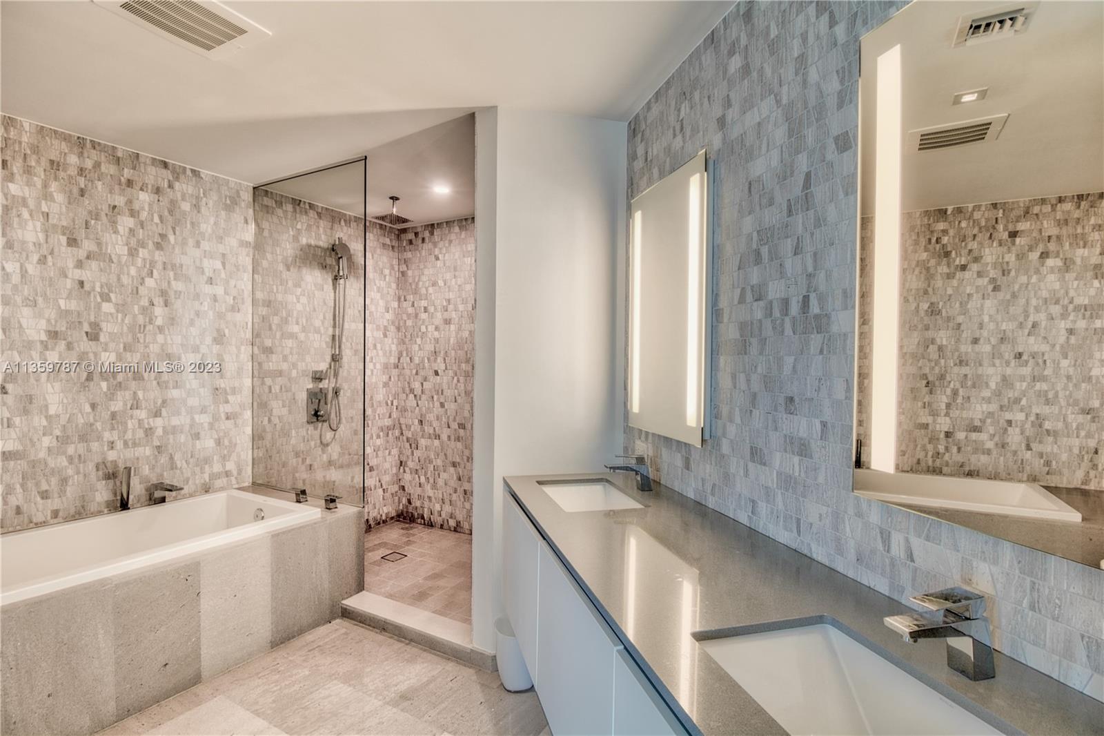 68 SE 6th St Unit: 3311